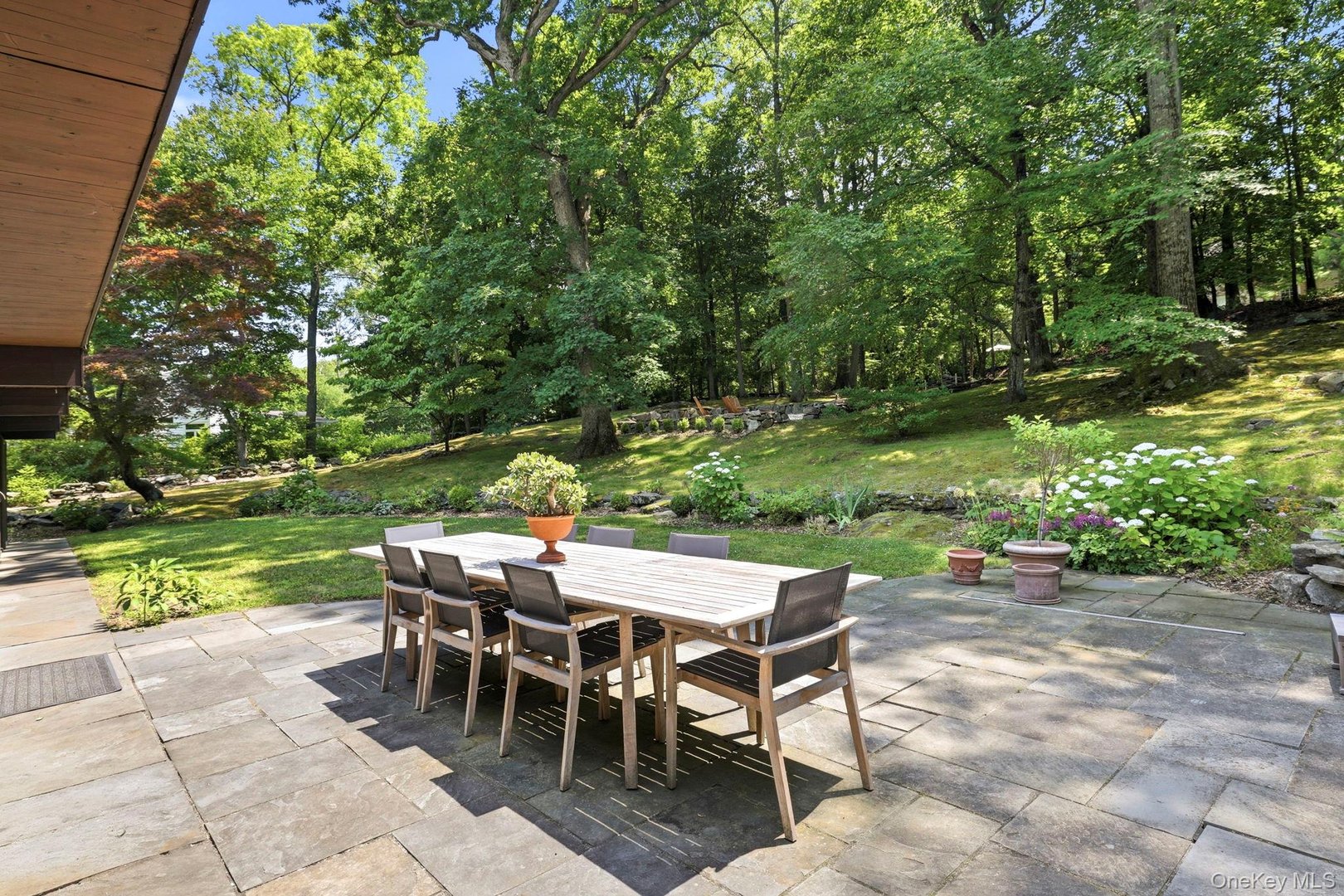 670 Long Hill Road W Photo 36