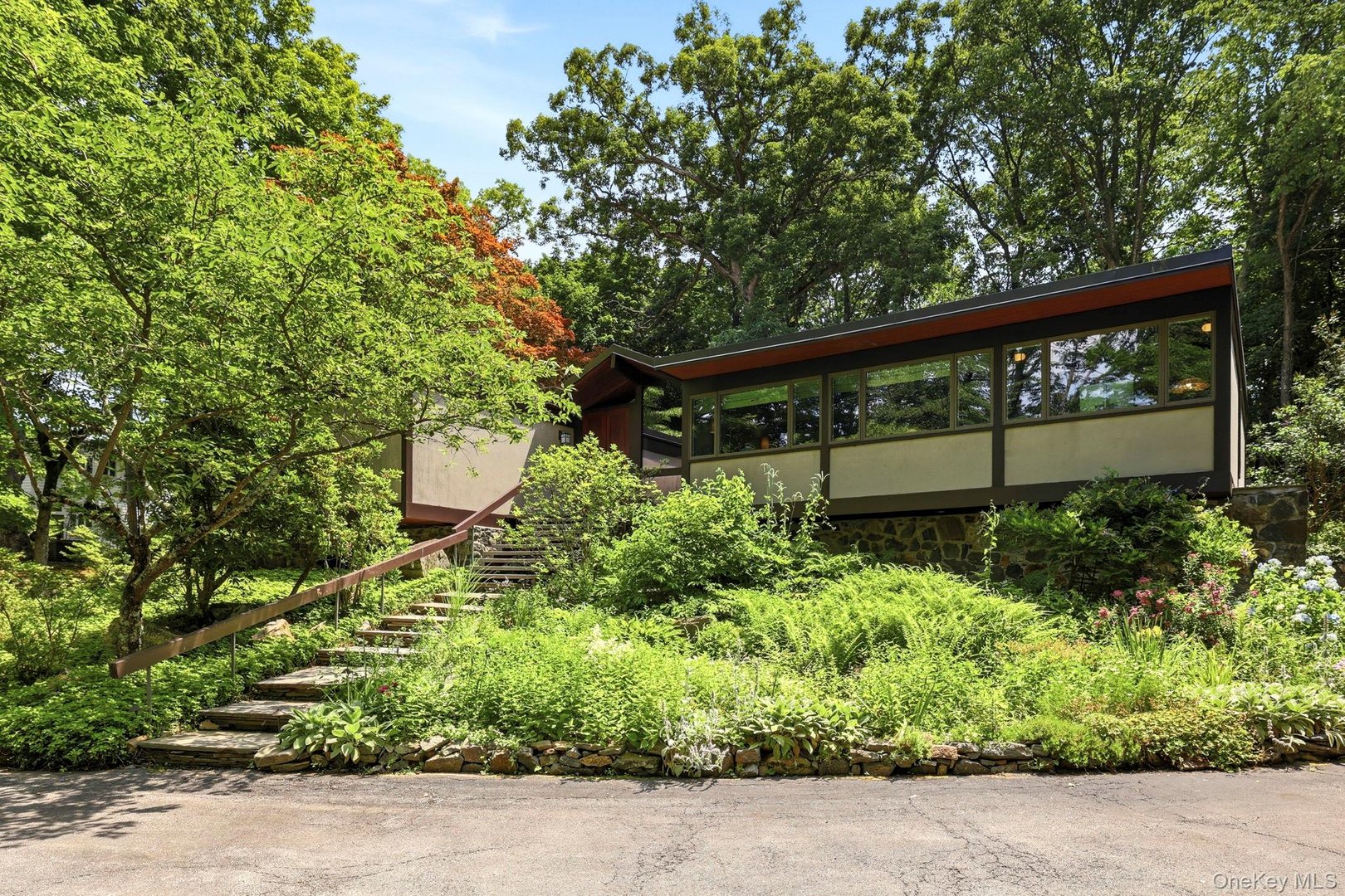 670 Long Hill Road W Photo 33