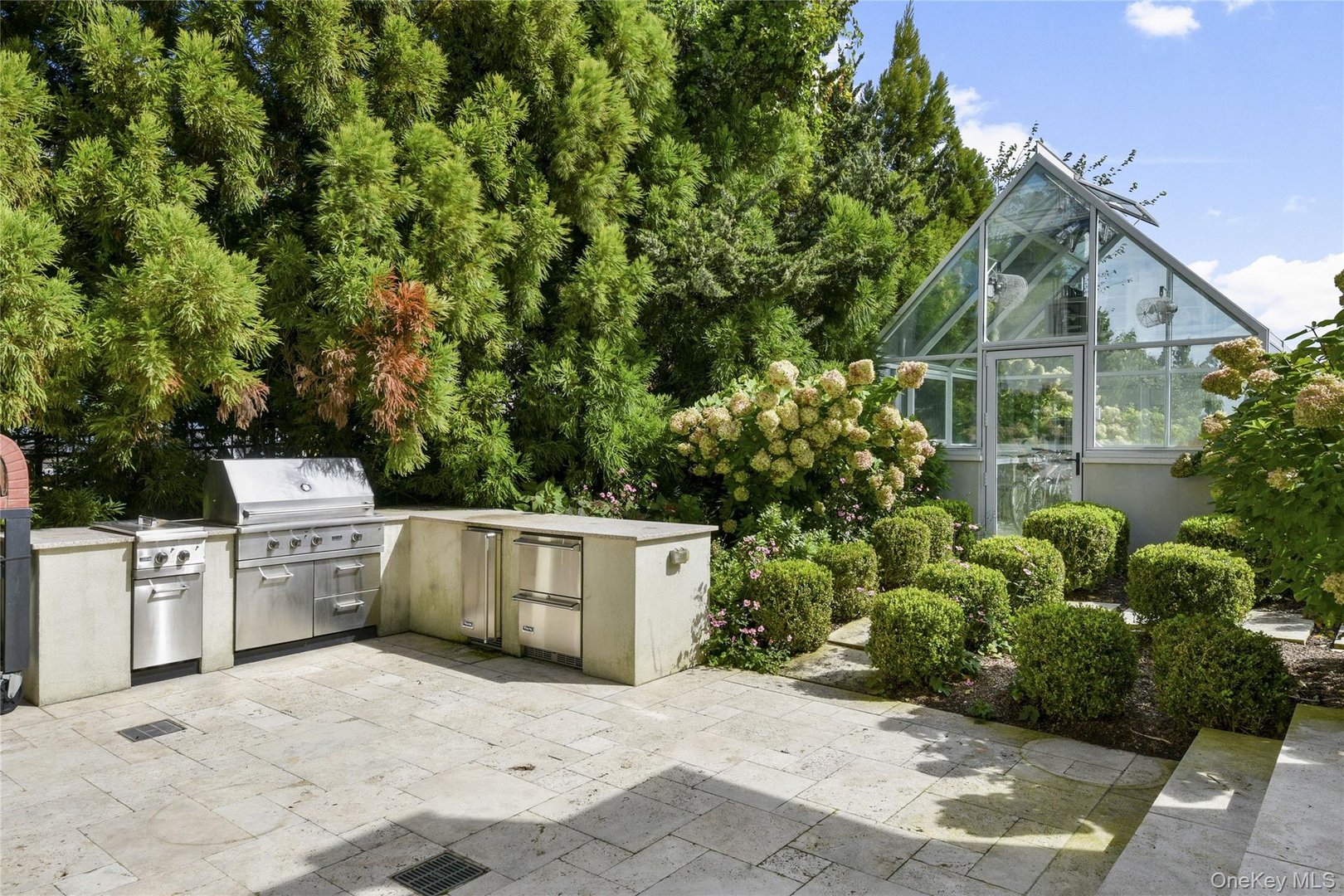 106 Premium Point Photo 36