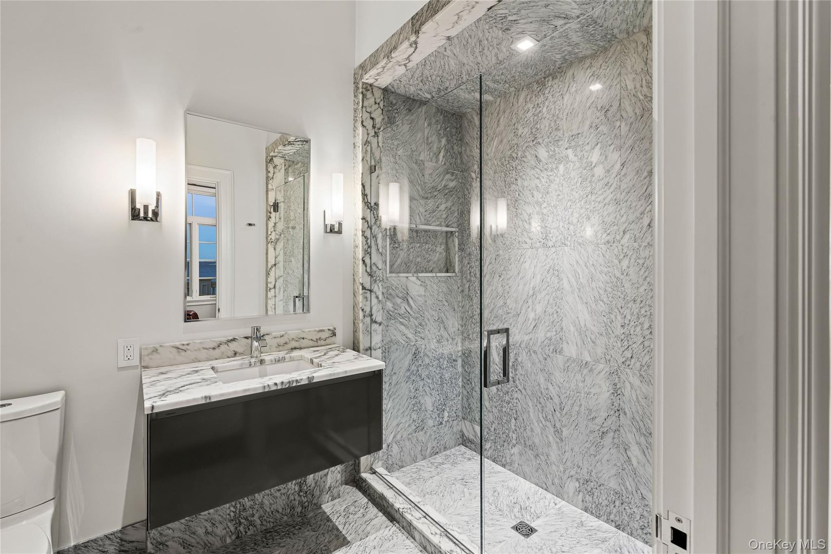 106 Premium Point Photo 28