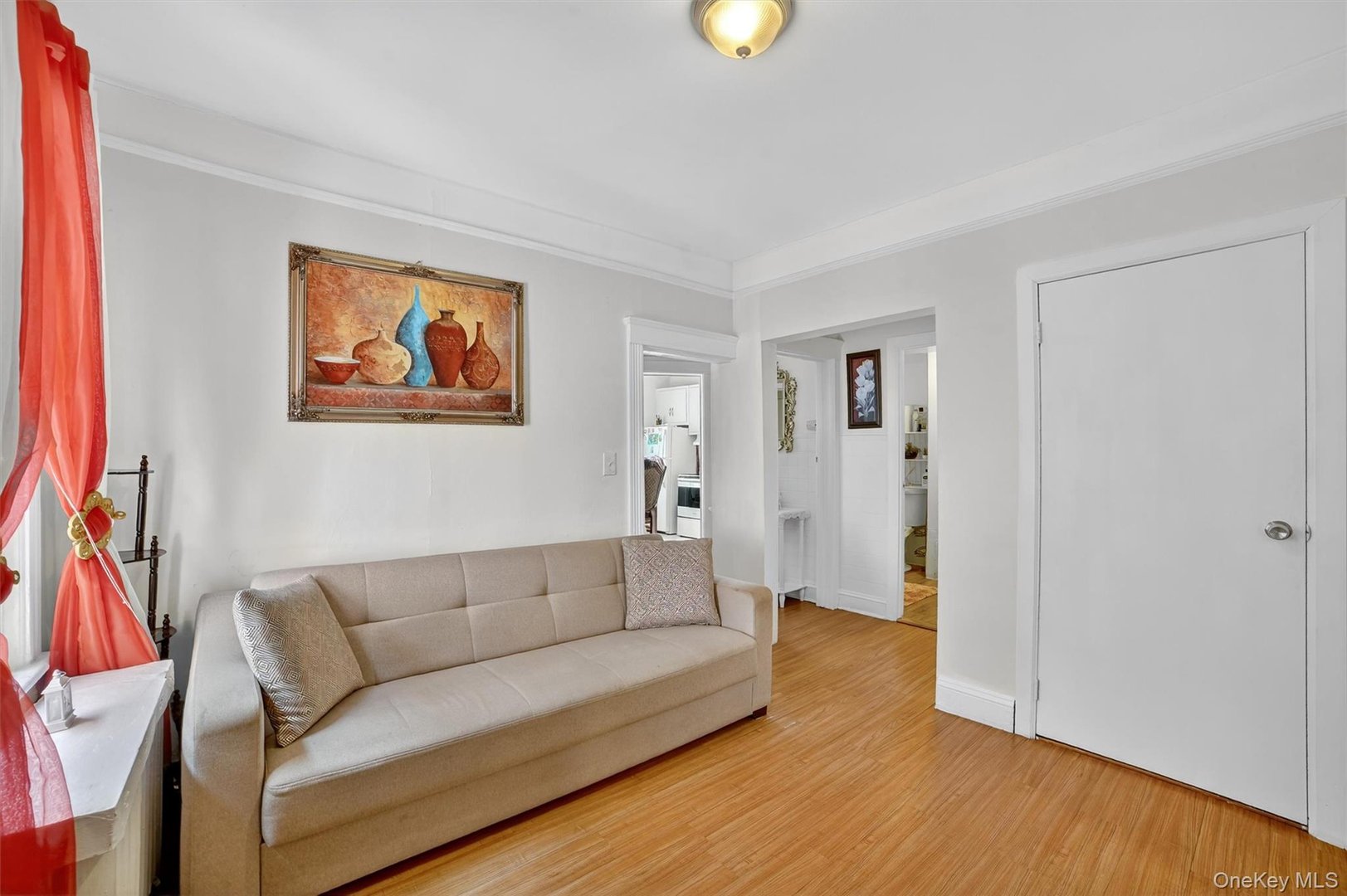 140 Beekman Avenue Photo 6