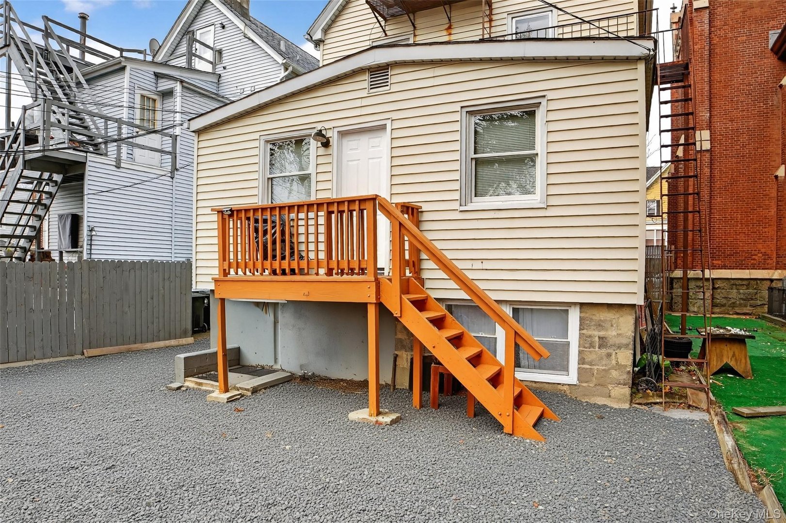140 Beekman Avenue Photo 31