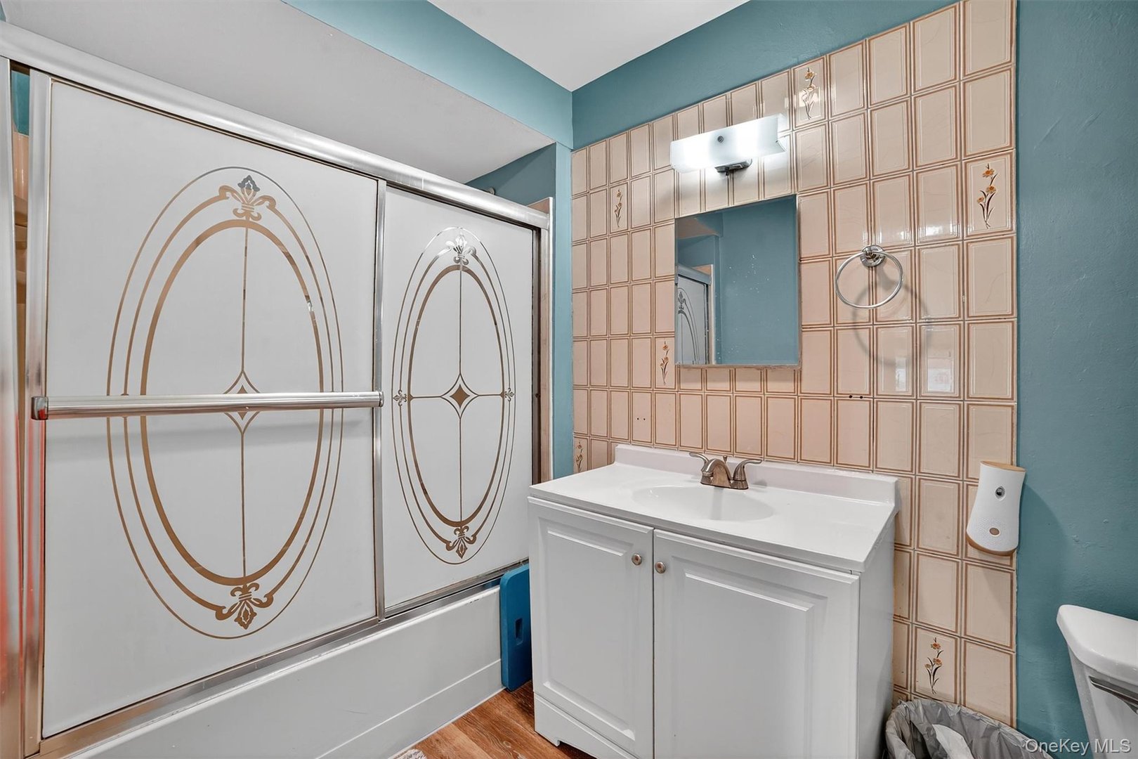 140 Beekman Avenue Photo 17