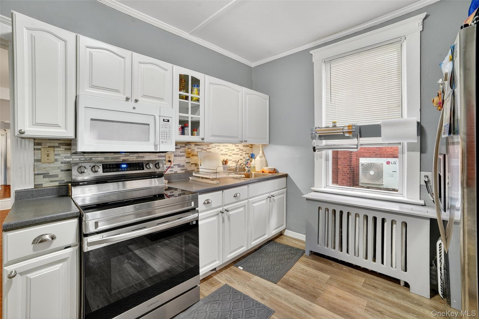 140 Beekman Avenue Photo 14