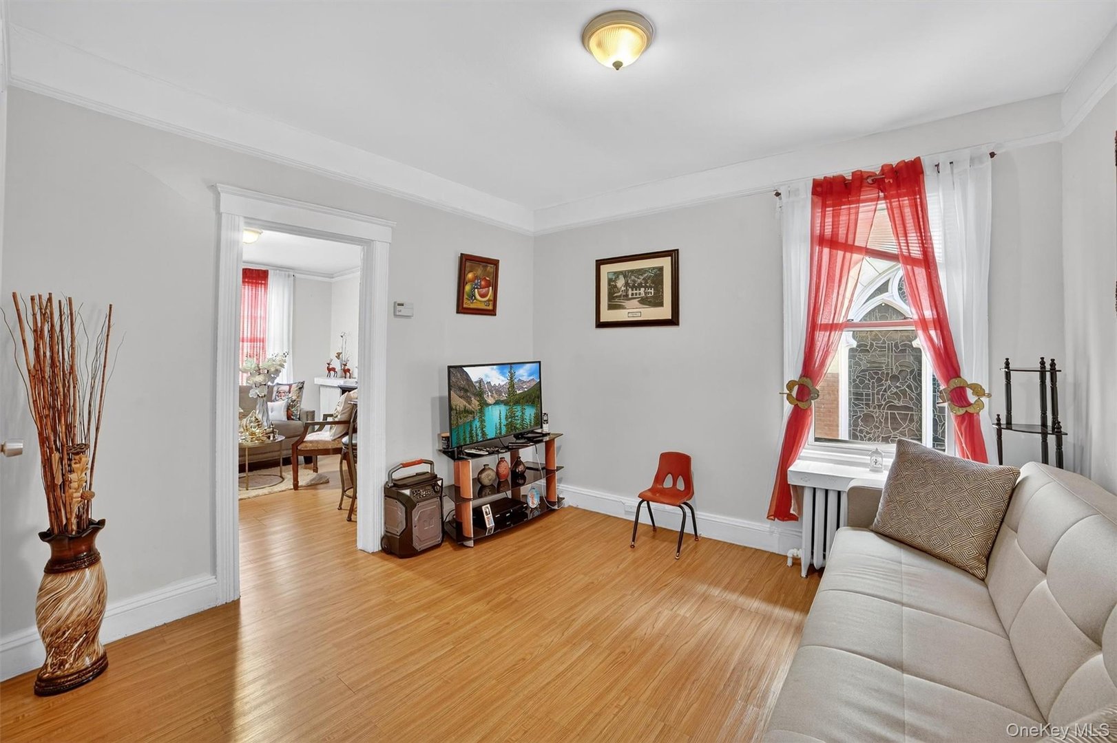 140 Beekman Avenue Photo 5