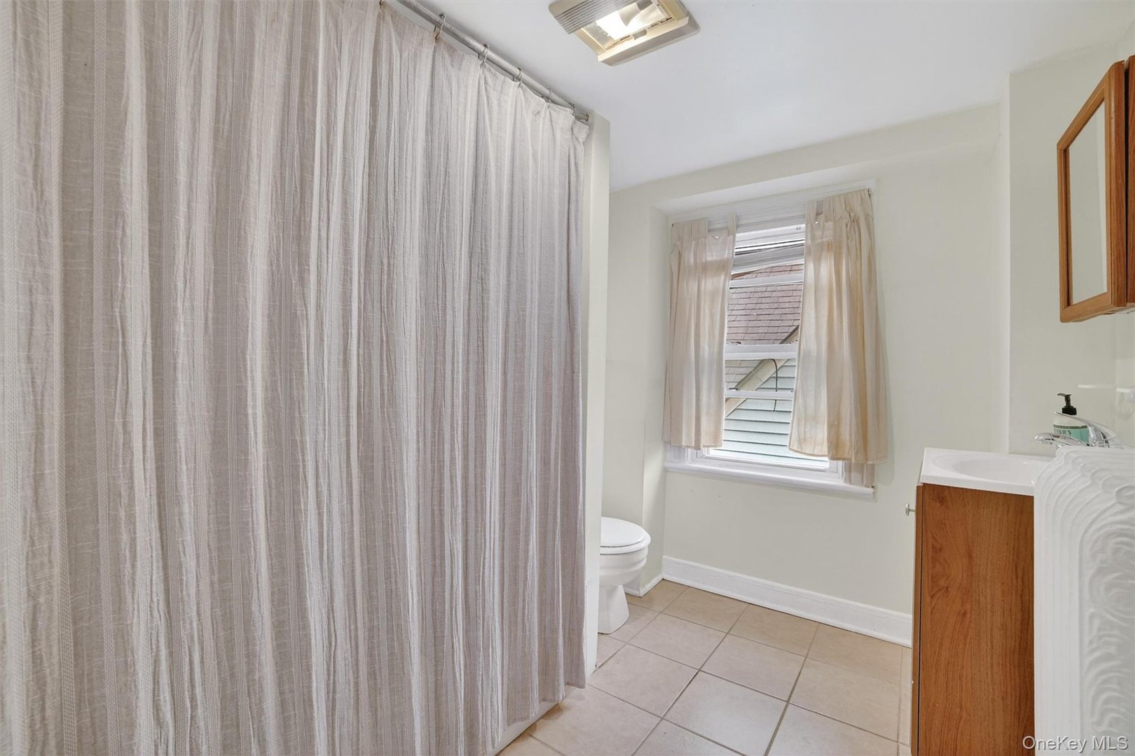 140 Beekman Avenue Photo 26