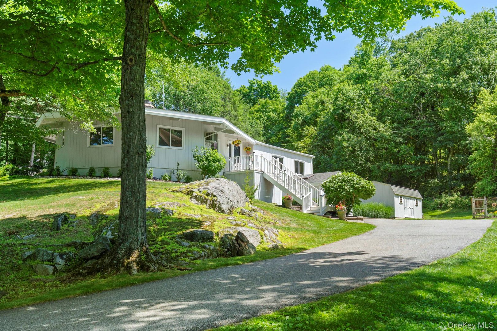 12 Raymond Road Photo 3