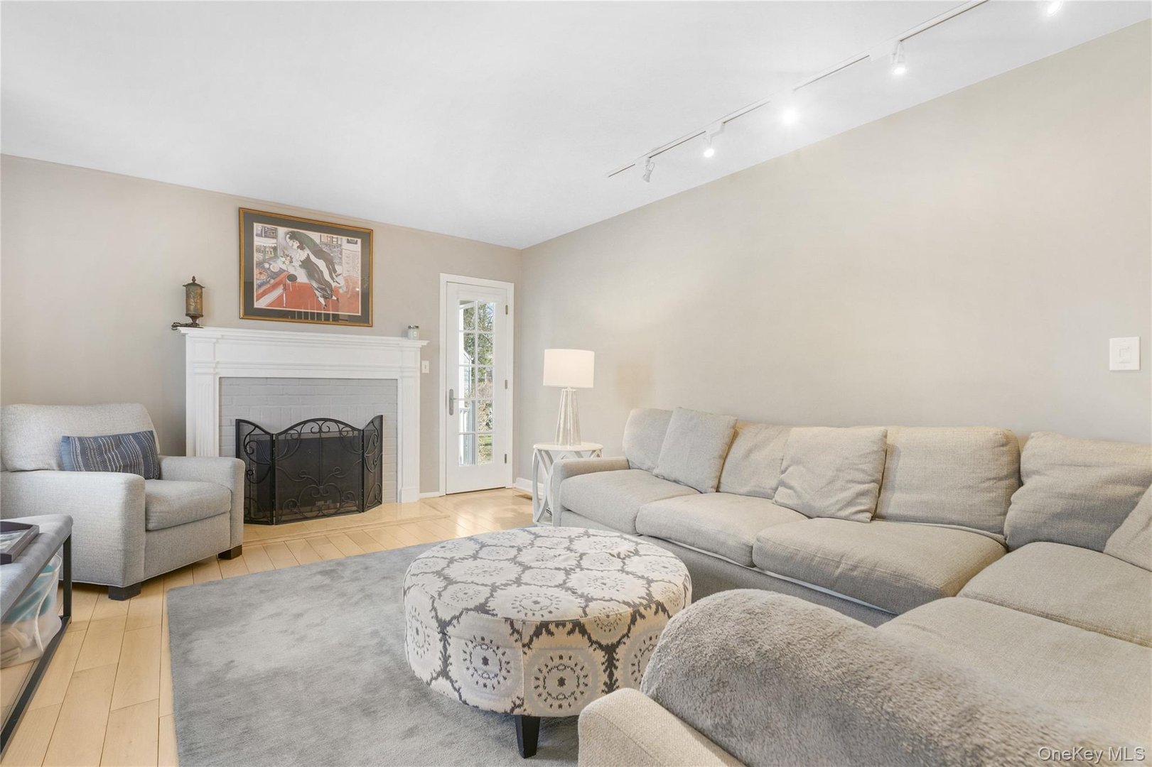 5 Birch Street W Photo 3