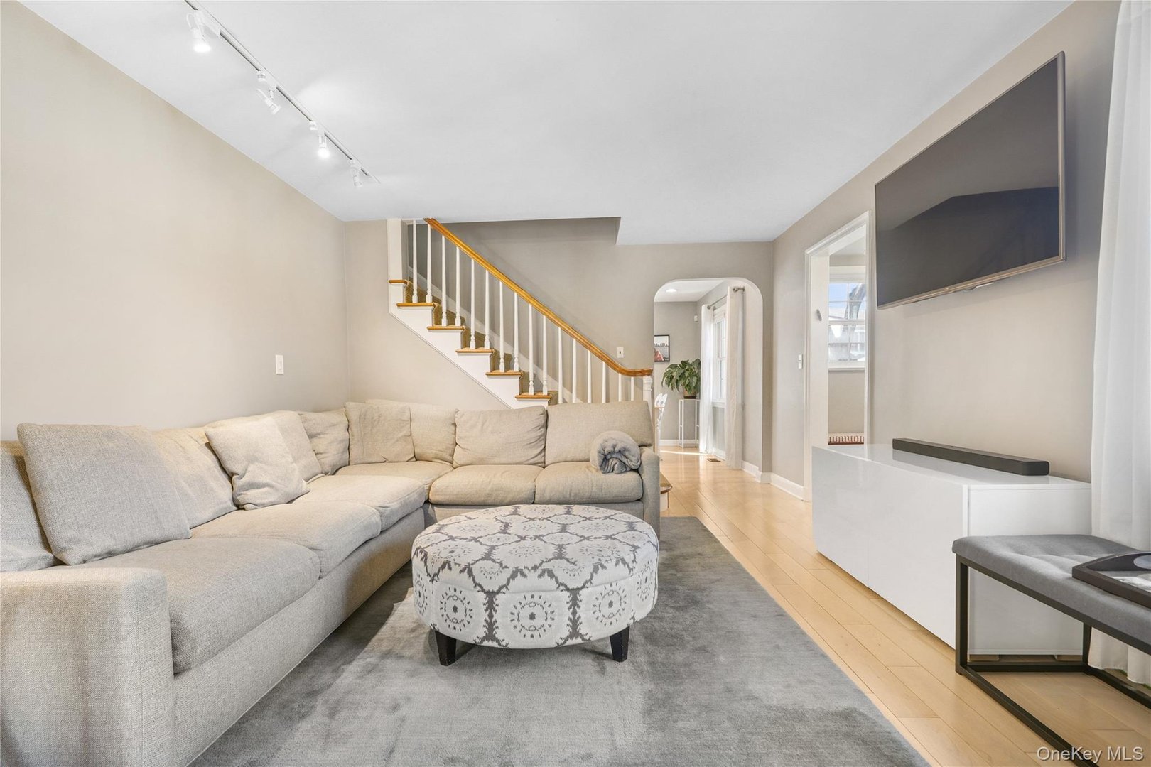 5 Birch Street W Photo 4