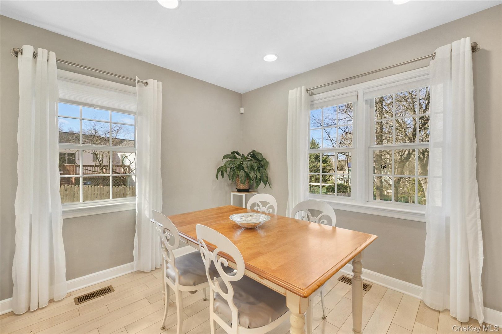 5 Birch Street W Photo 7