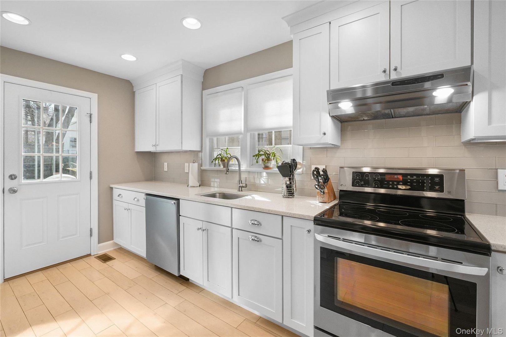 5 Birch Street W Photo 12