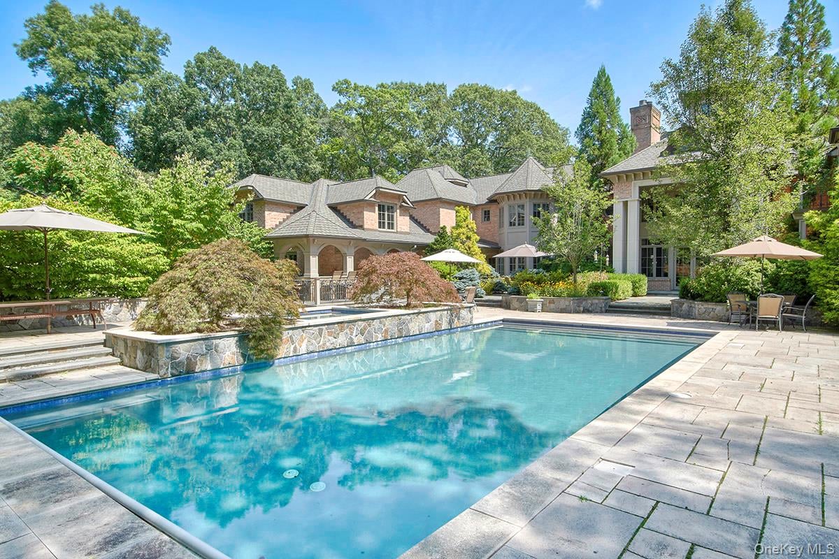 301 Whippoorwill Road Photo 4