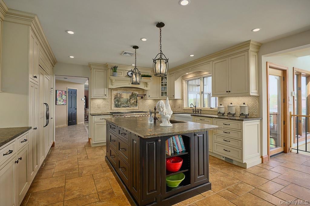 22 Fieldstone Court Photo 16