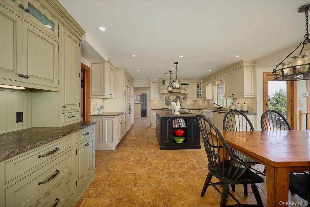 22 Fieldstone Court Photo 19