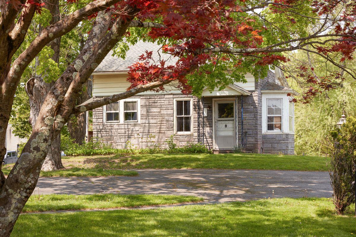 207-209 Main Street Photo 6