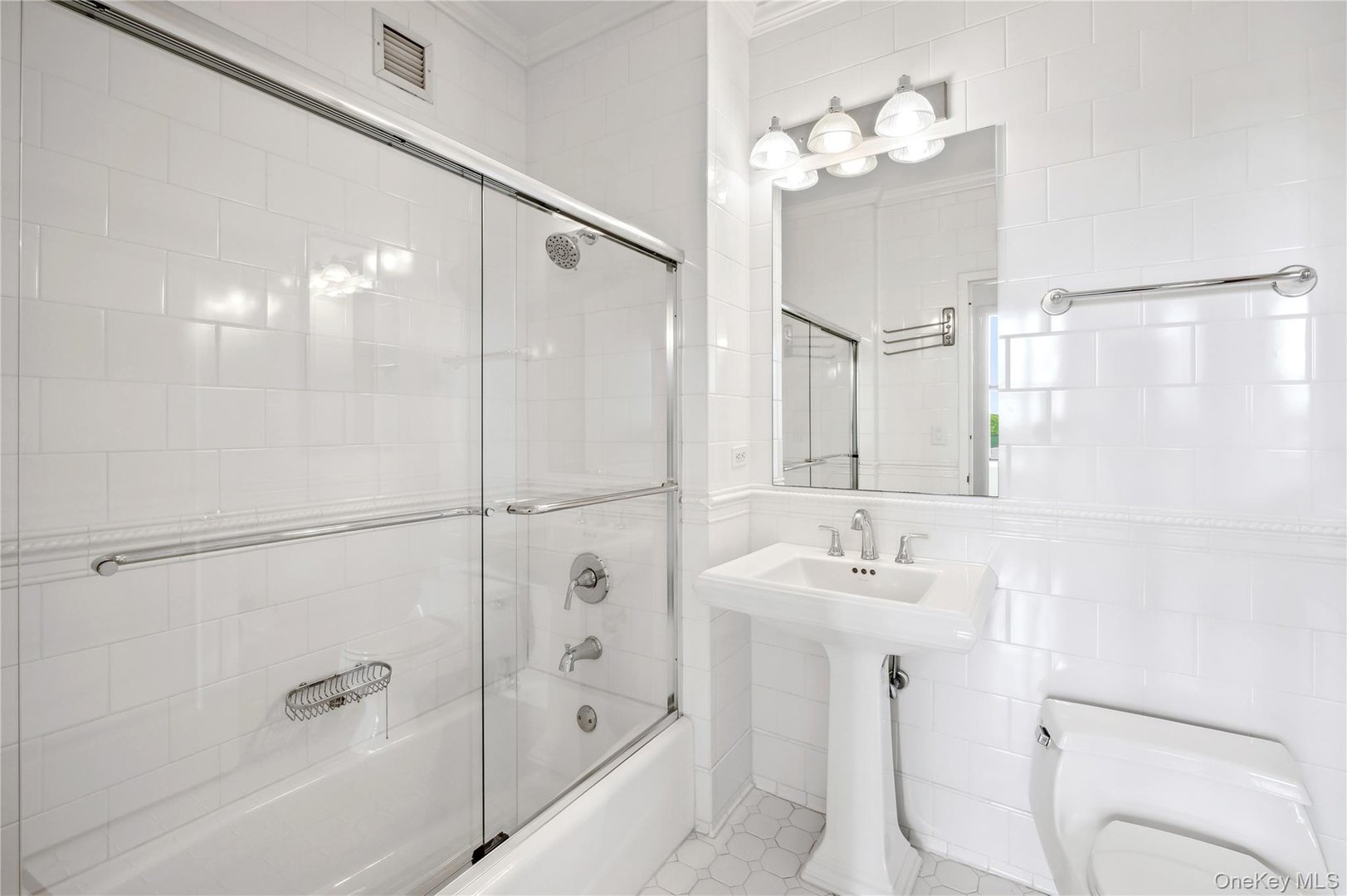 1 Scarsdale Road  #613 Photo 17