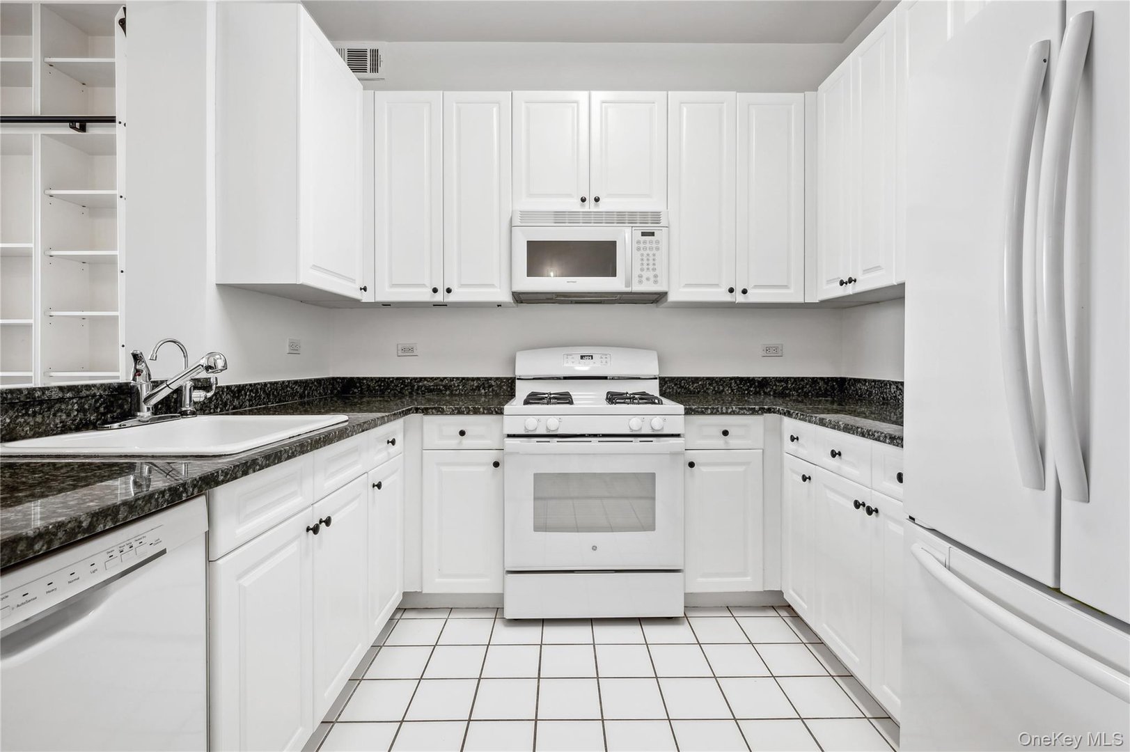 1 Scarsdale Road  #613 Photo 7
