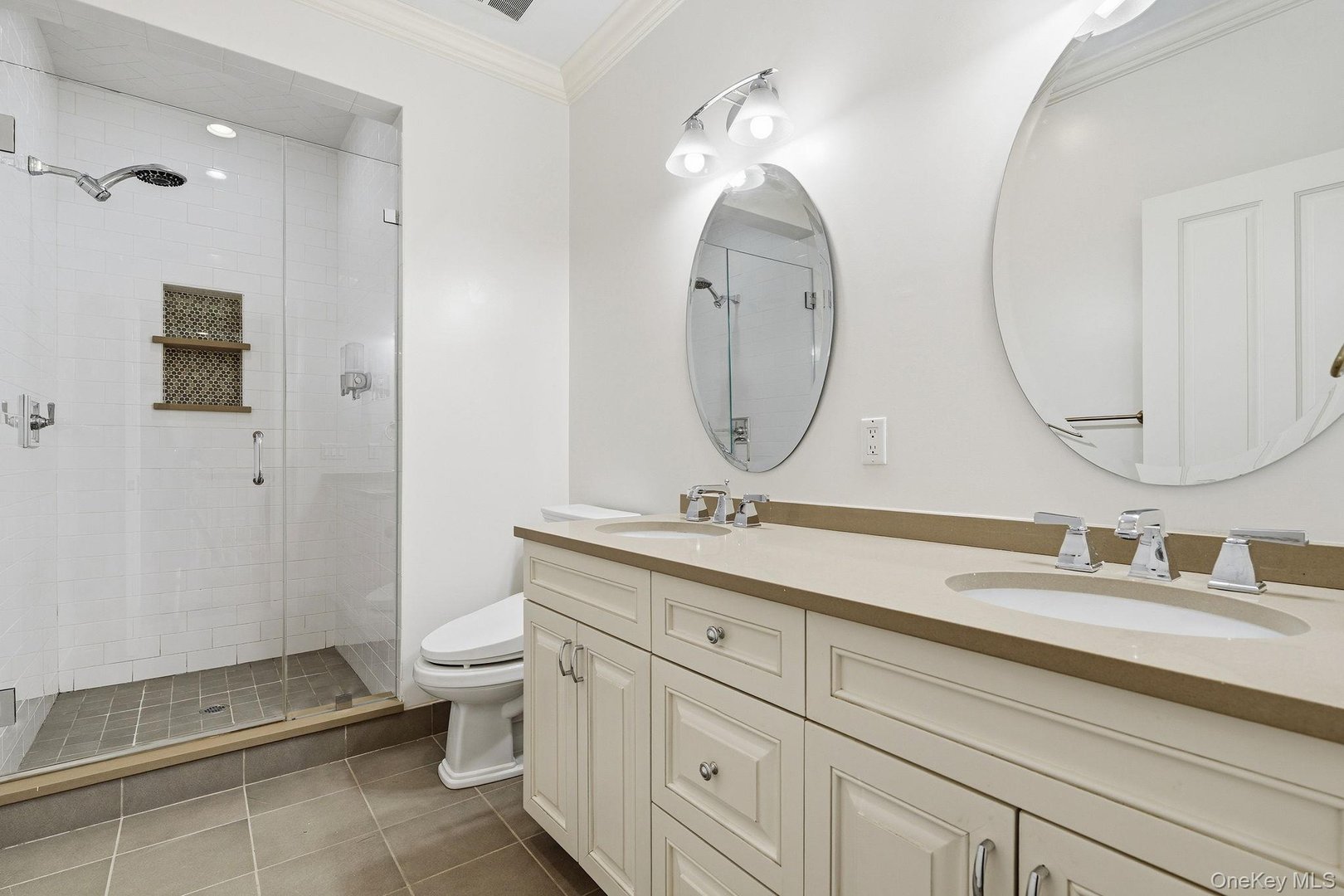 2 Heathcote Drive Photo 34