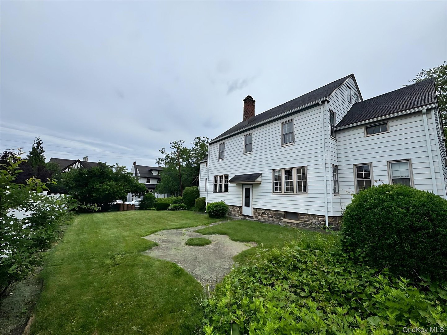 312 Hawthorne Terrace Photo 9