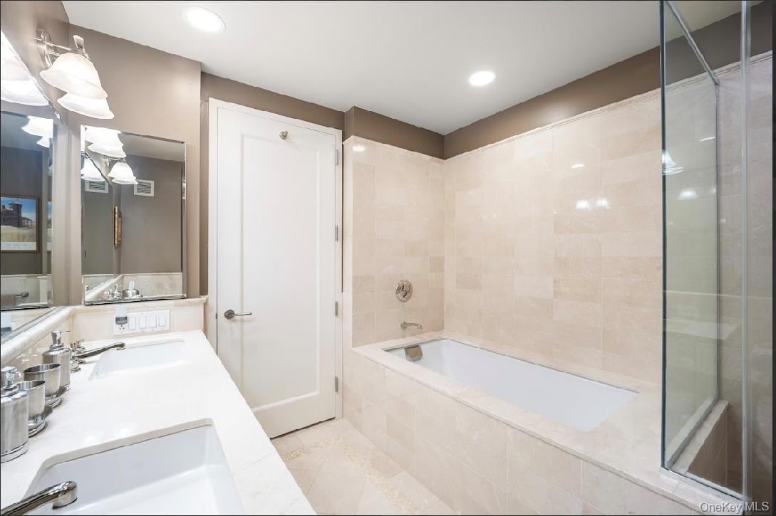 10 City Place  #8B Photo 16