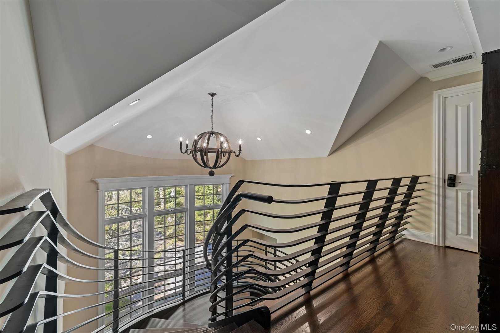 12 Bishop Park Road Photo 19