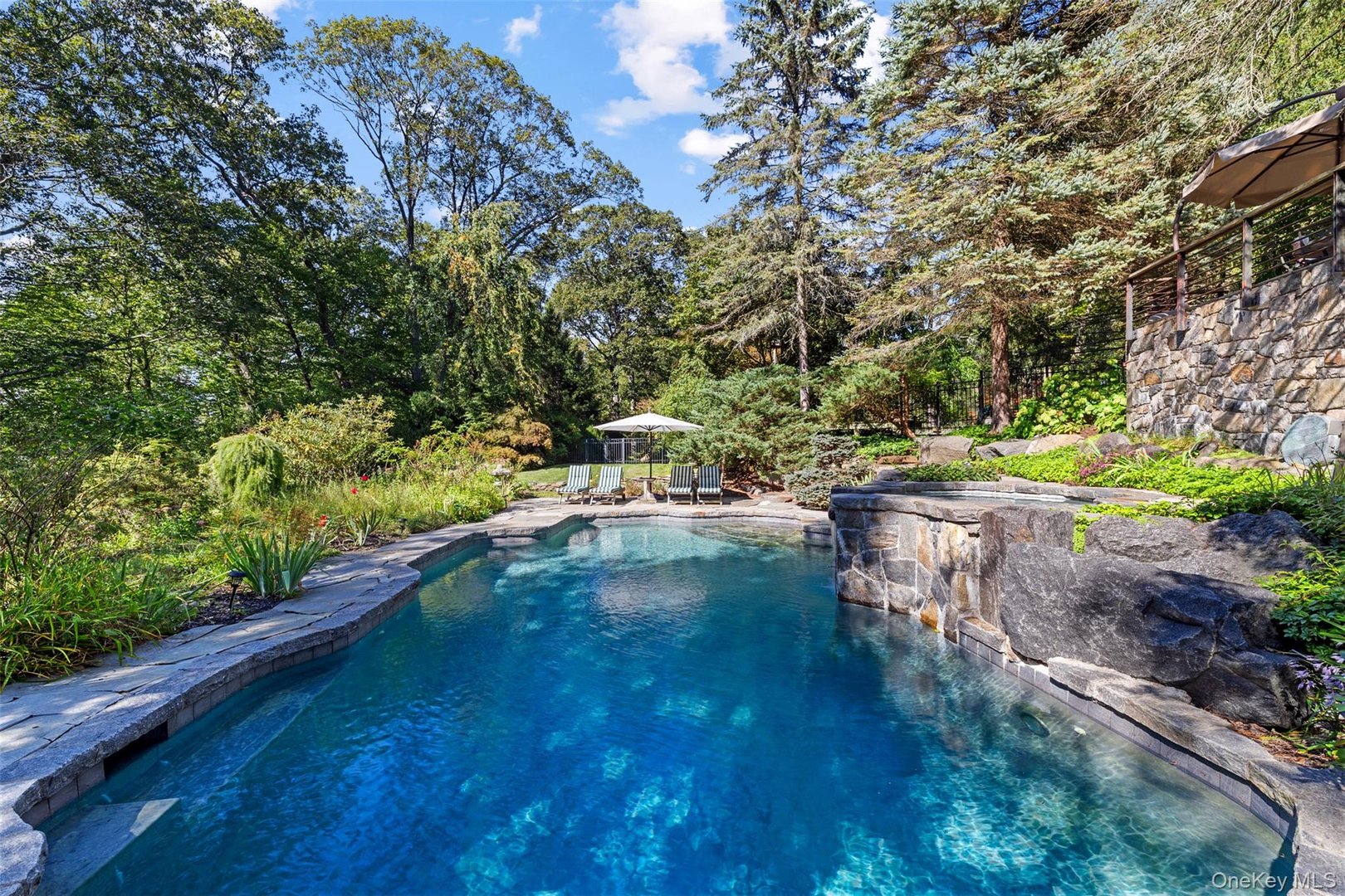 12 Bishop Park Road Photo 18