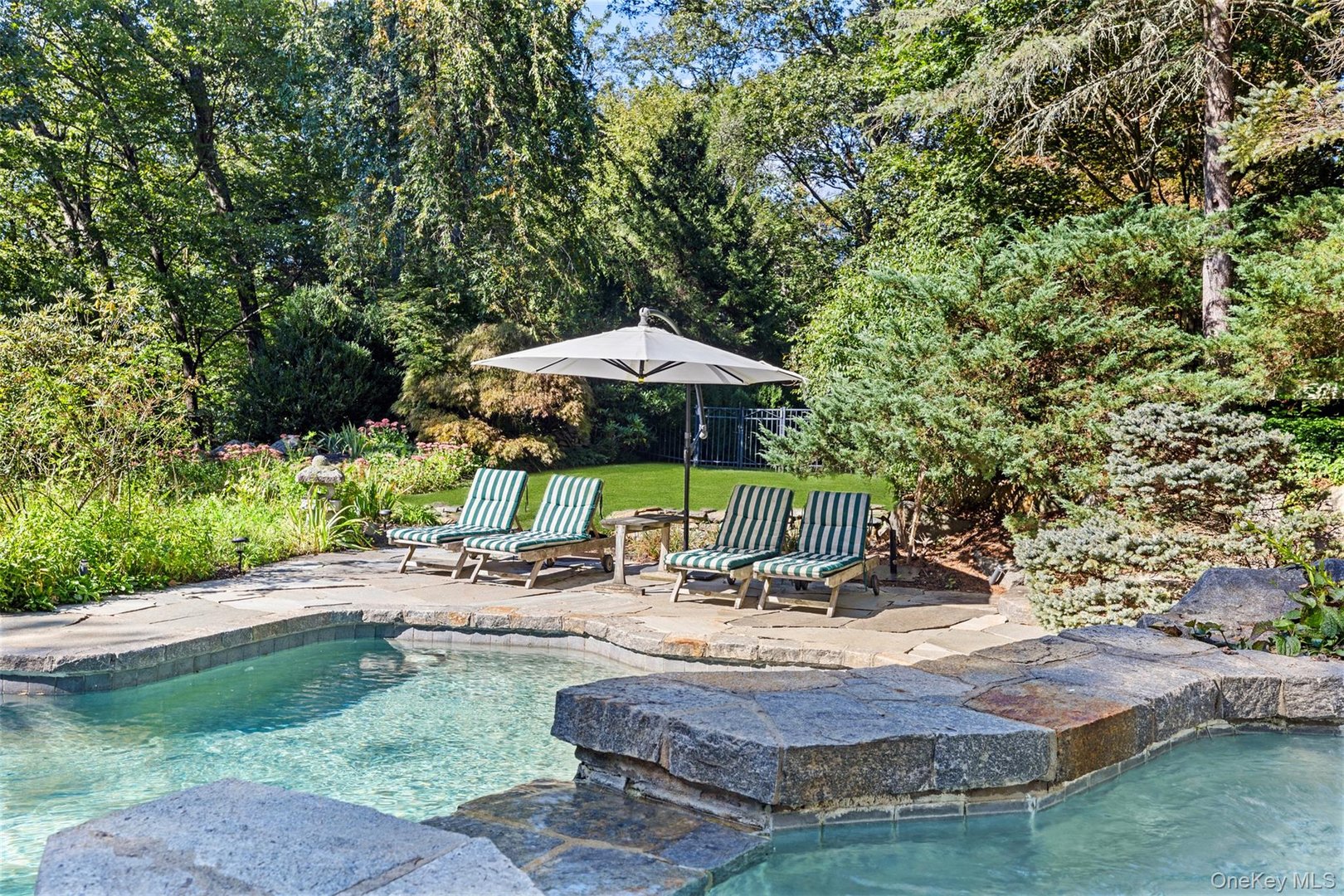 12 Bishop Park Road Photo 30