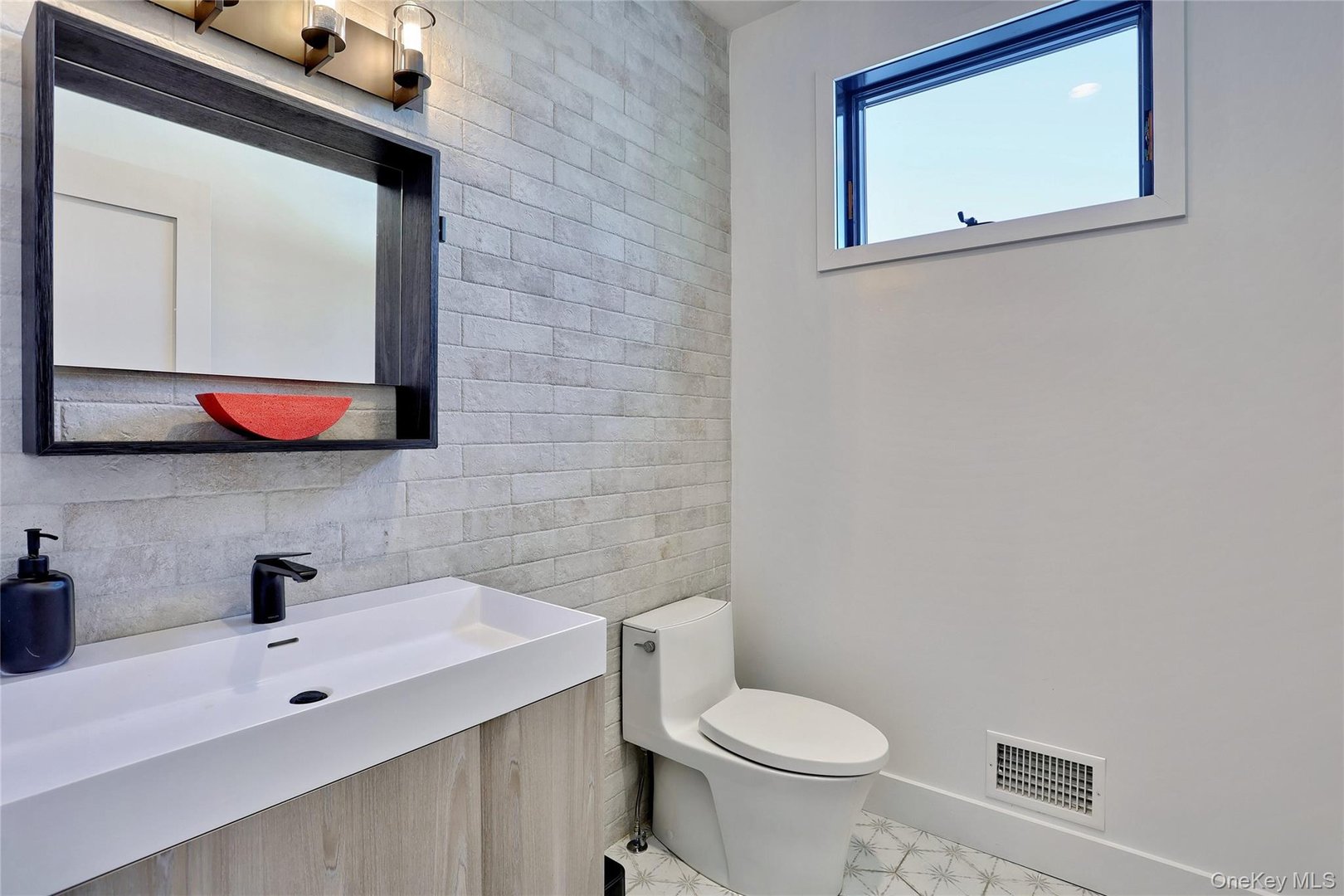 37 Harvest Road Photo 17