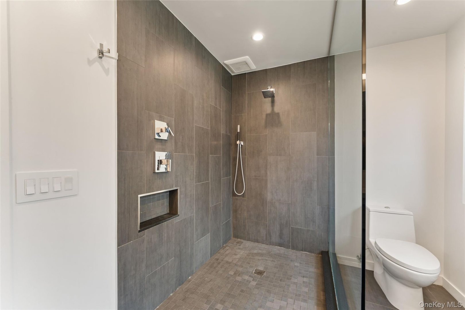 7 Windsong Road Photo 15