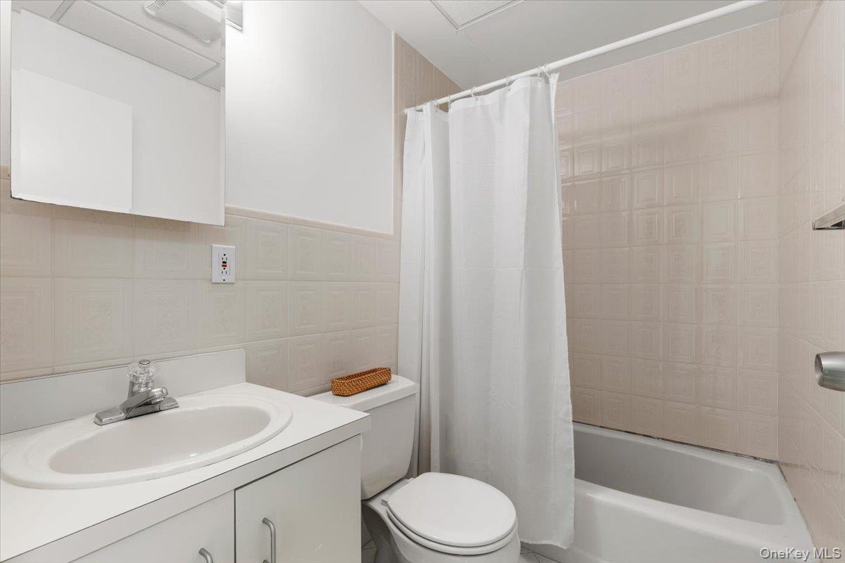 174 Lawrence Avenue Photo 24