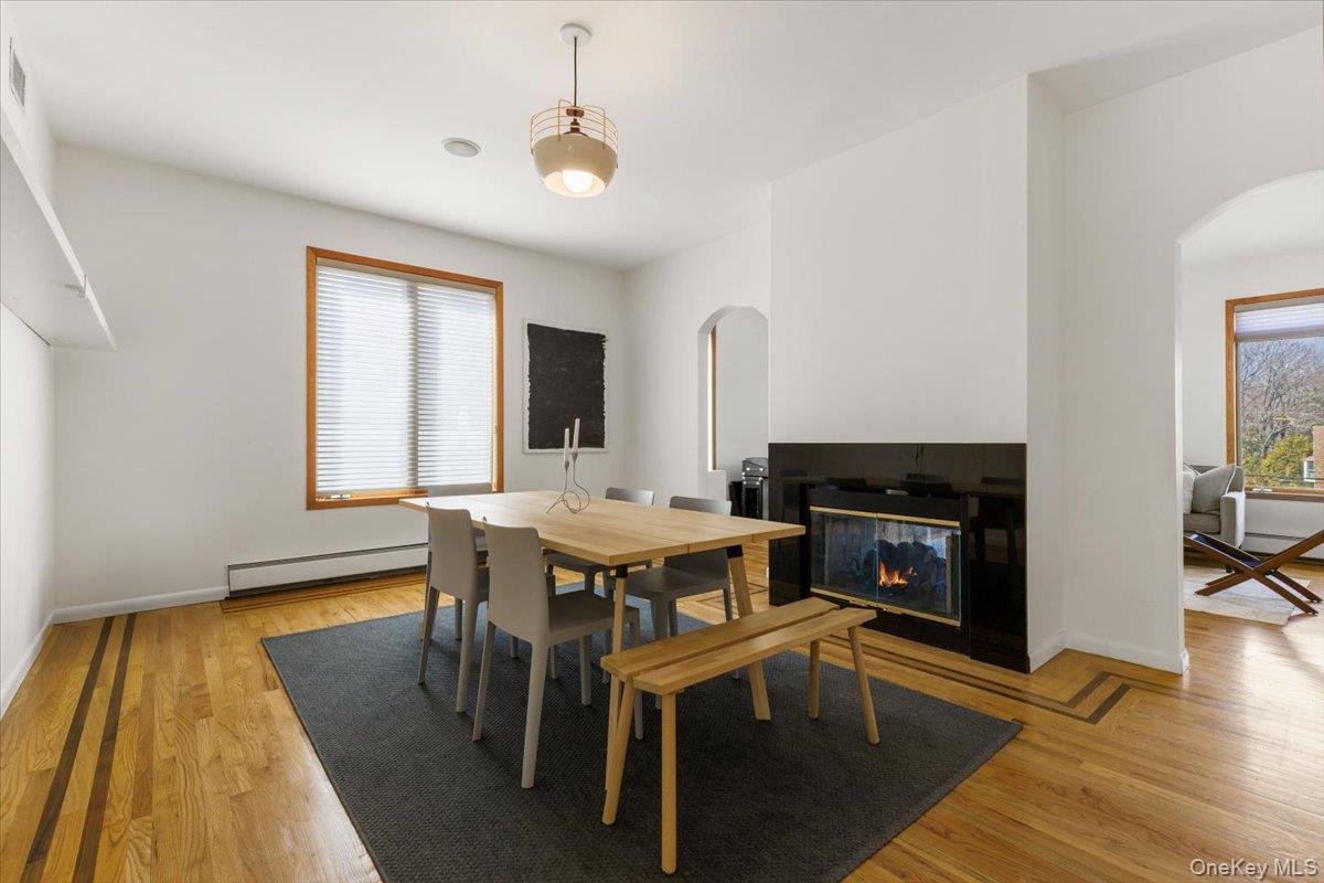 174 Lawrence Avenue Photo 6