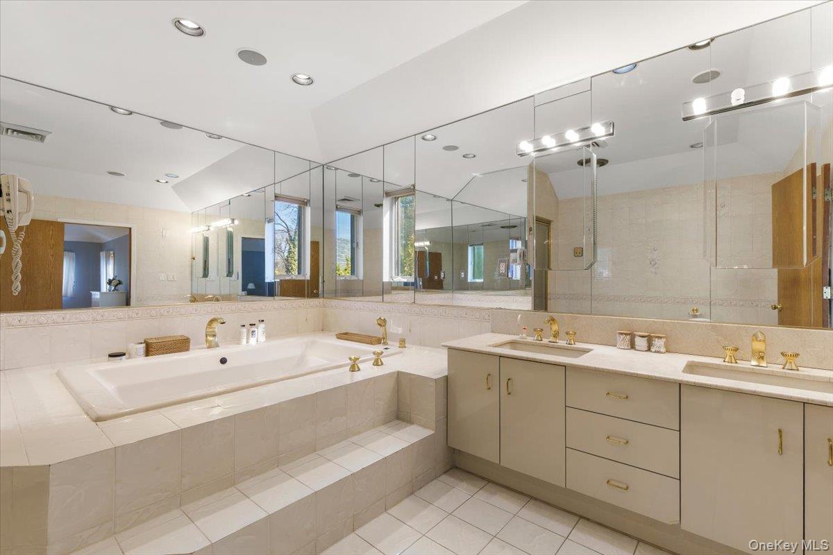 174 Lawrence Avenue Photo 17