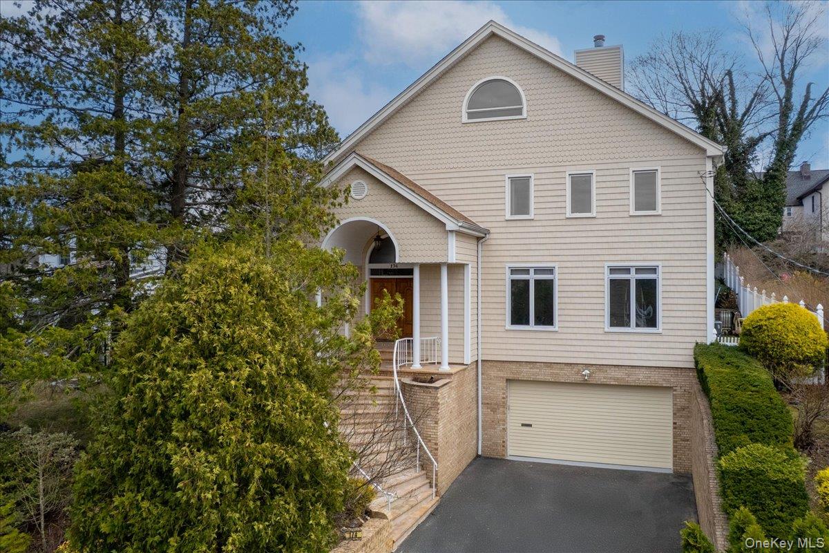 174 Lawrence Avenue Photo 1