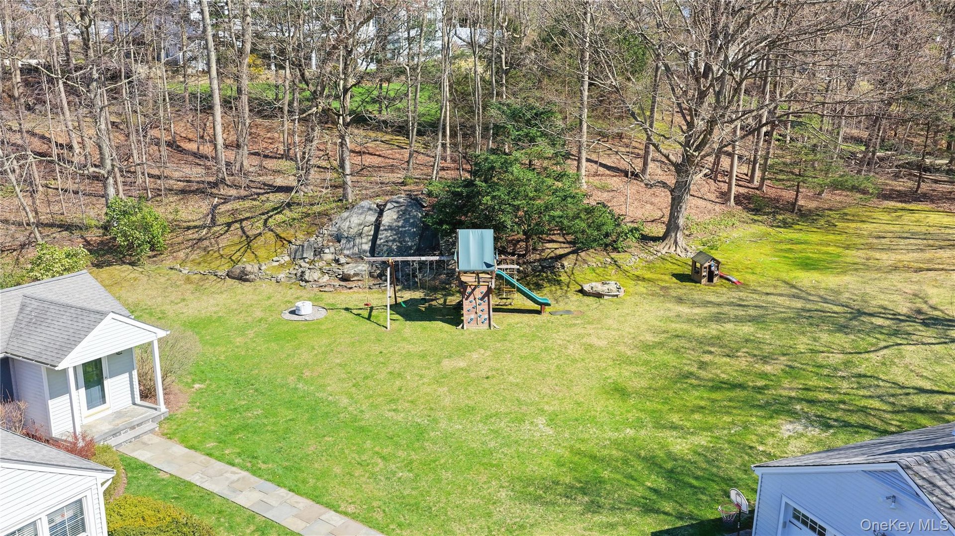6 Spruce Hollow Photo 34