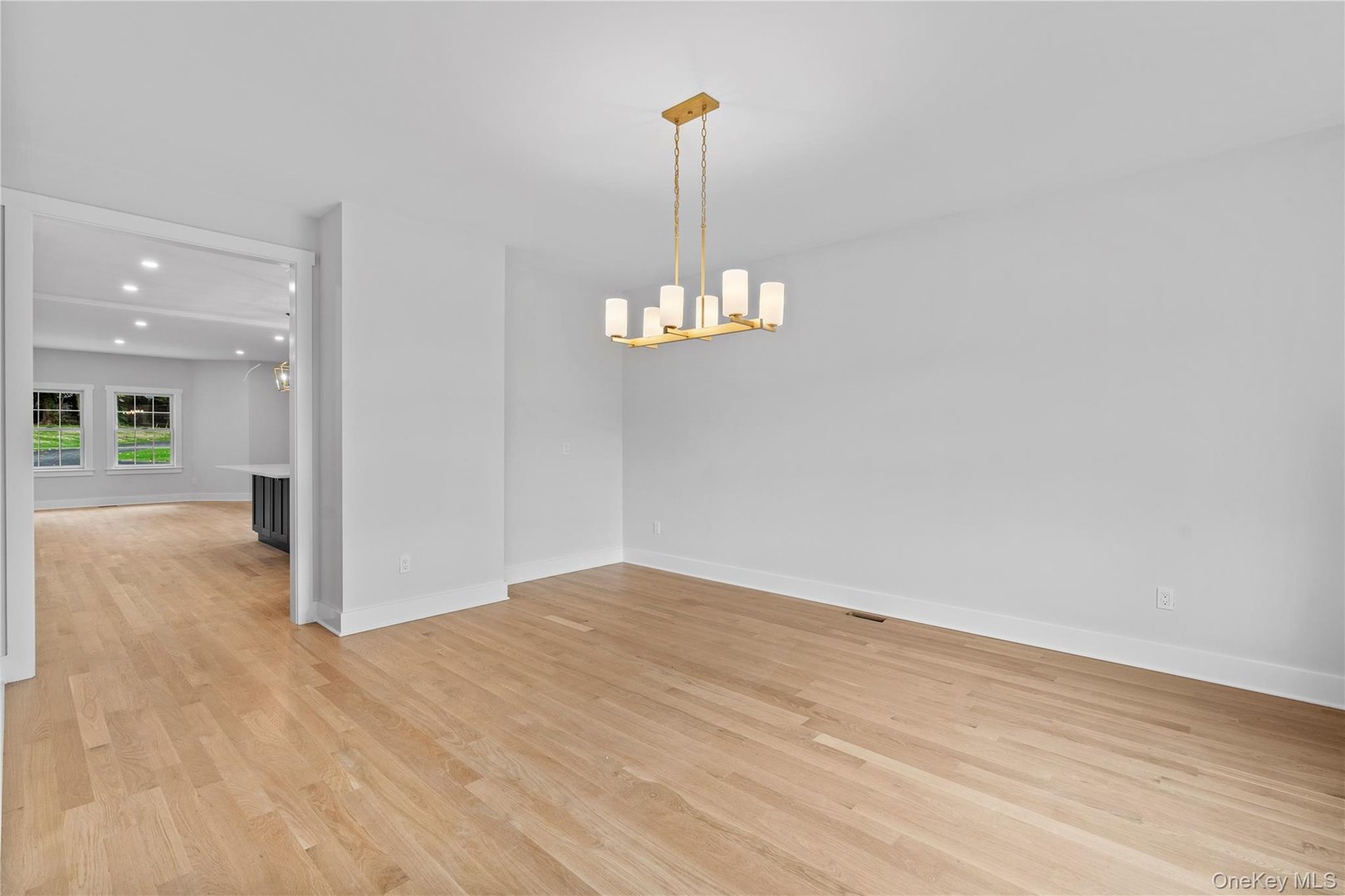 567 King Street Photo 13