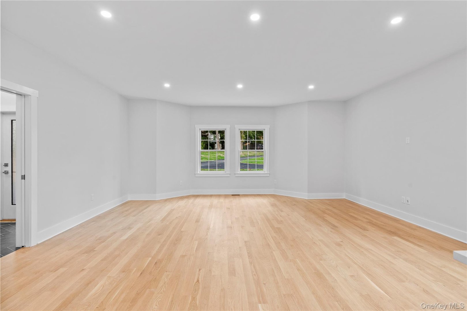 567 King Street Photo 9