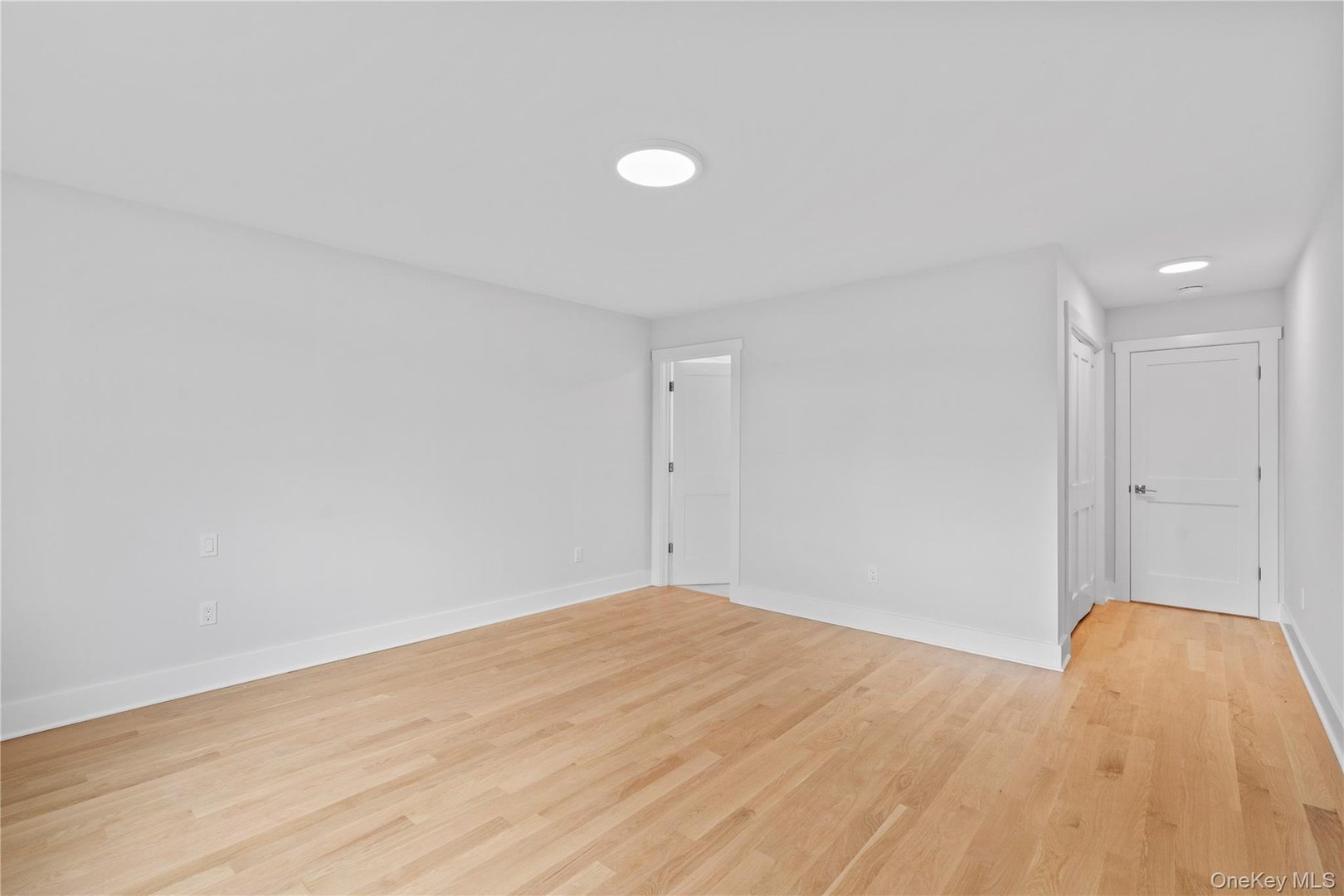 567 King Street Photo 23