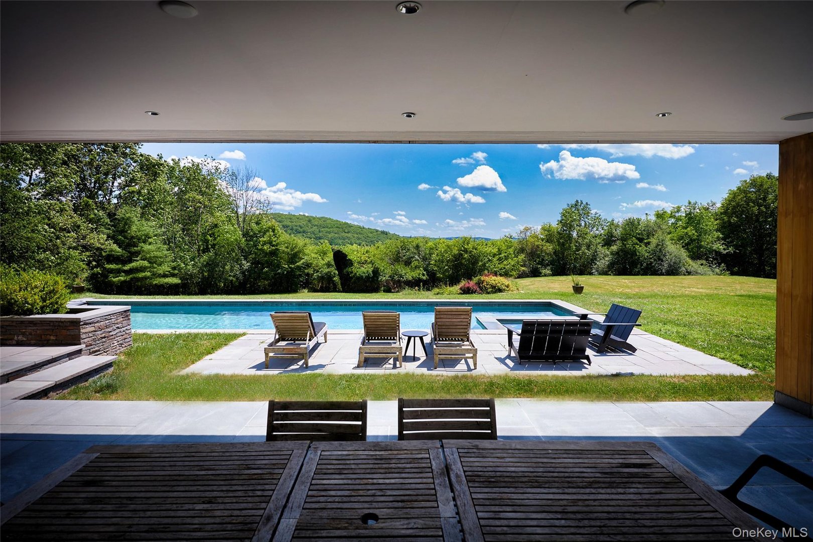 33 Ford Road Photo 15