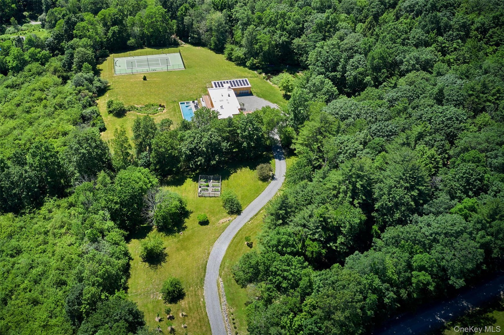 33 Ford Road Photo 37