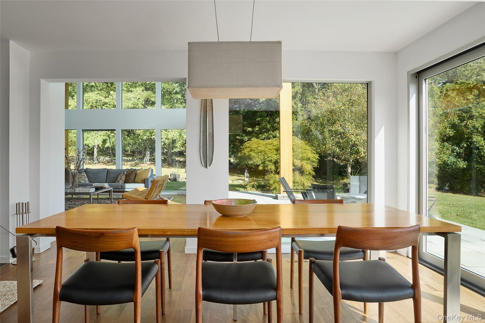 33 Ford Road Photo 11