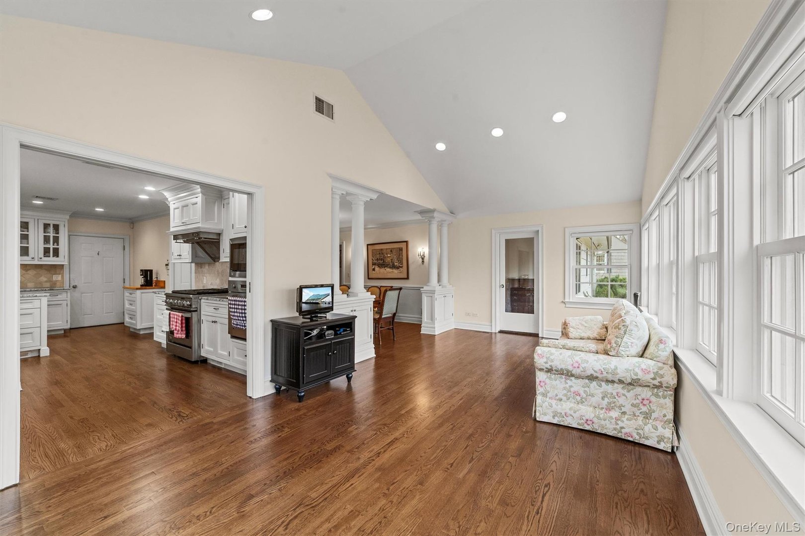 52 Oakledge Road Photo 7