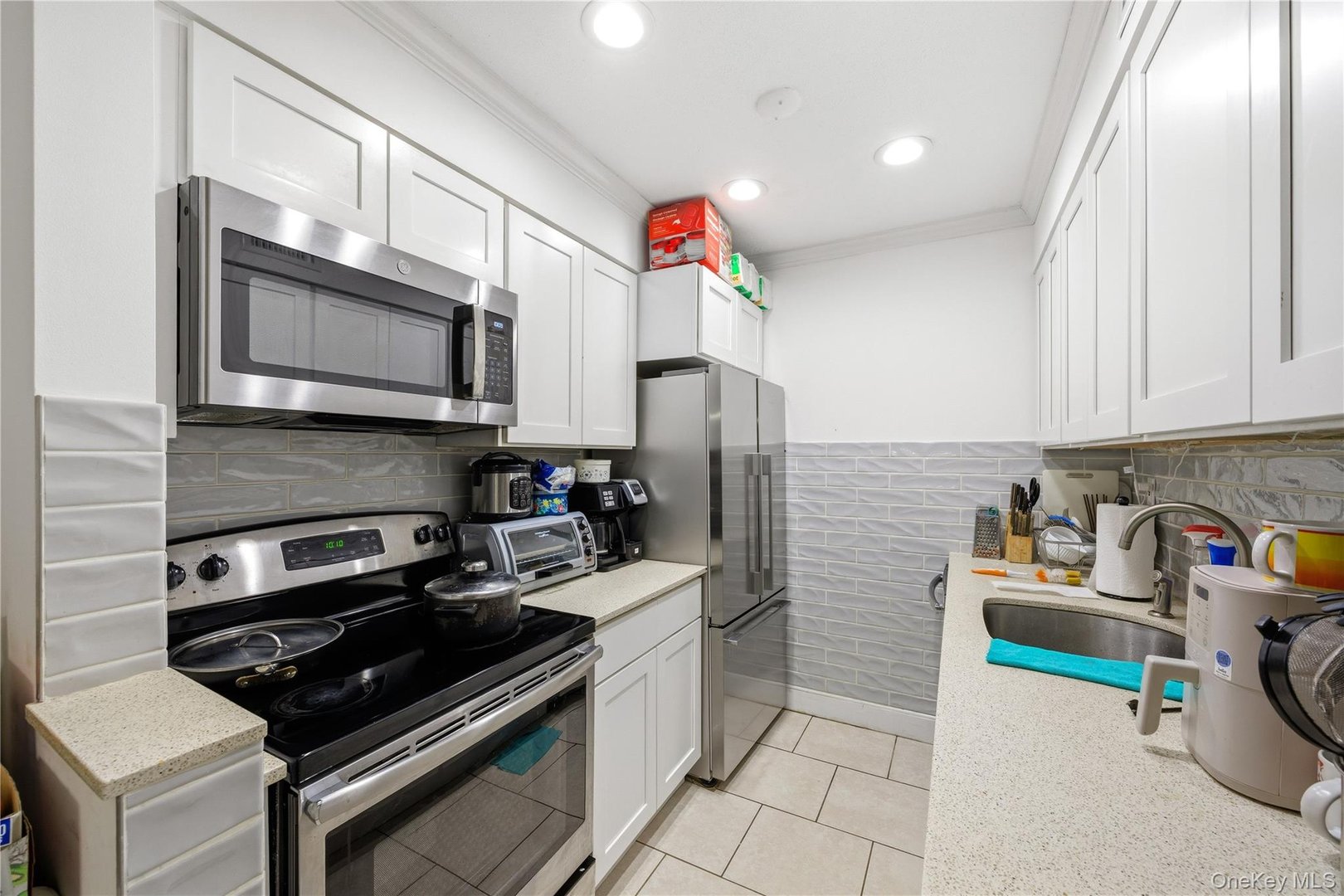 1005 Colony Drive Photo 4