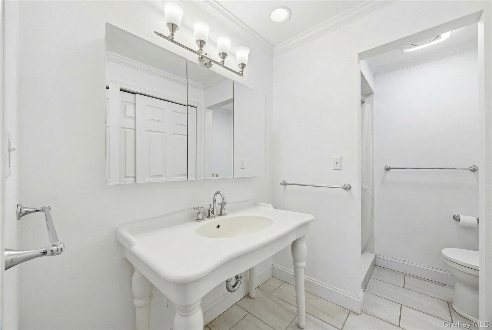 1005 Colony Drive Photo 18
