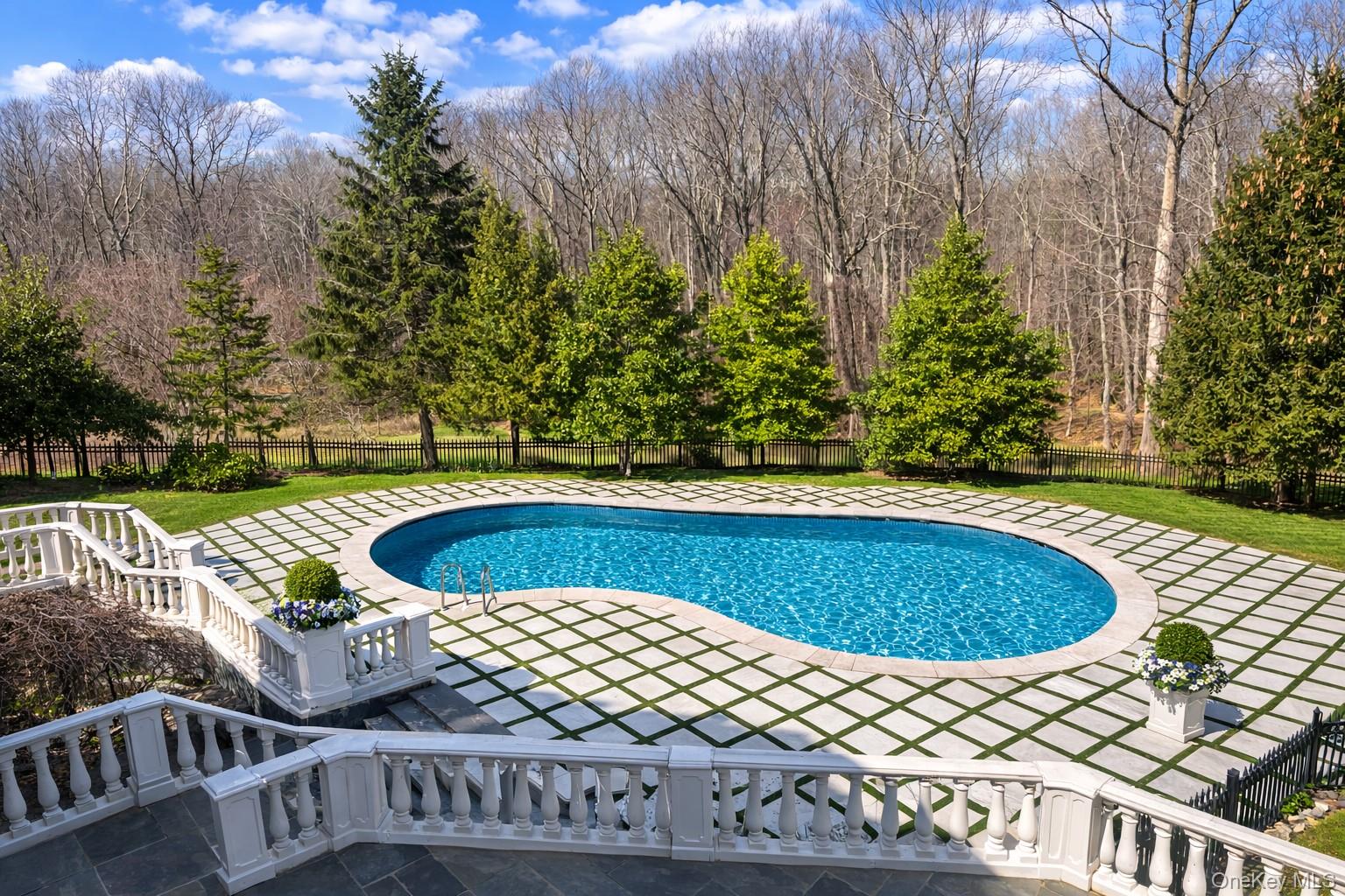 4 Cowdray Park Drive Photo 40