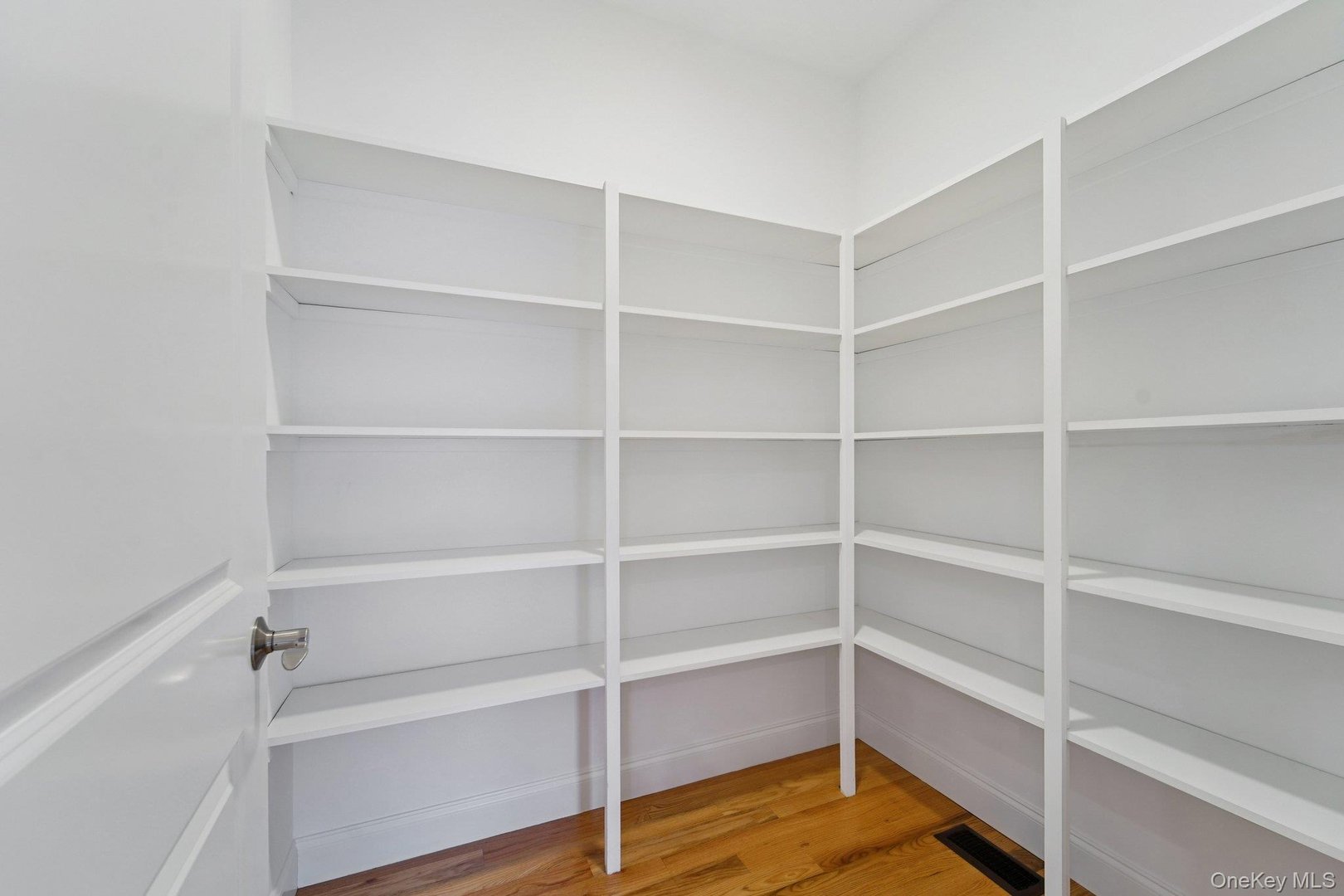 255 Congers Road Photo 14