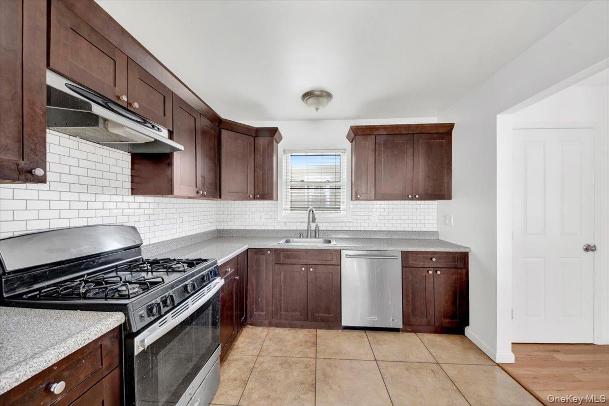 52 Sears Avenue Photo 5