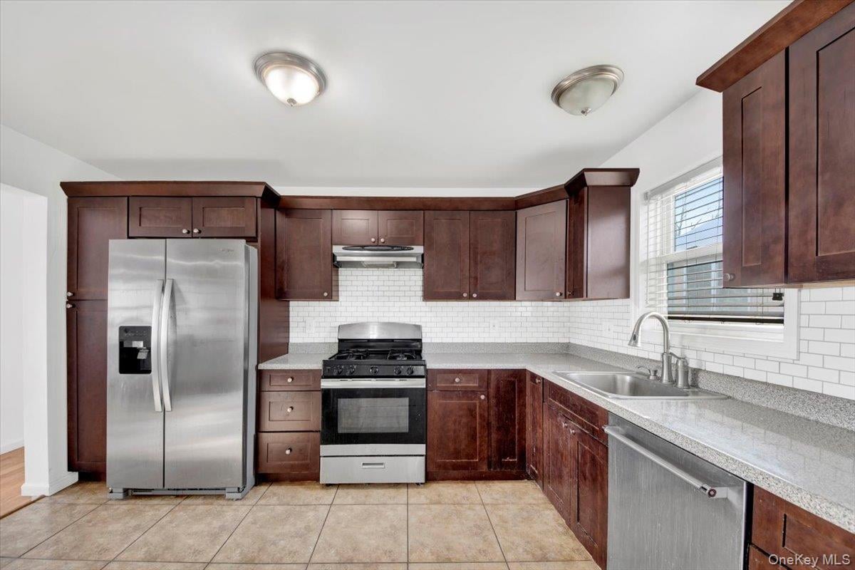 52 Sears Avenue Photo 17