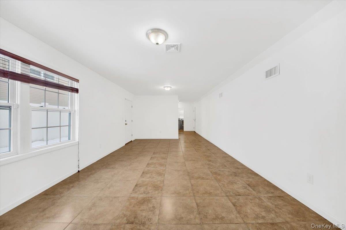 52 Sears Avenue Photo 7