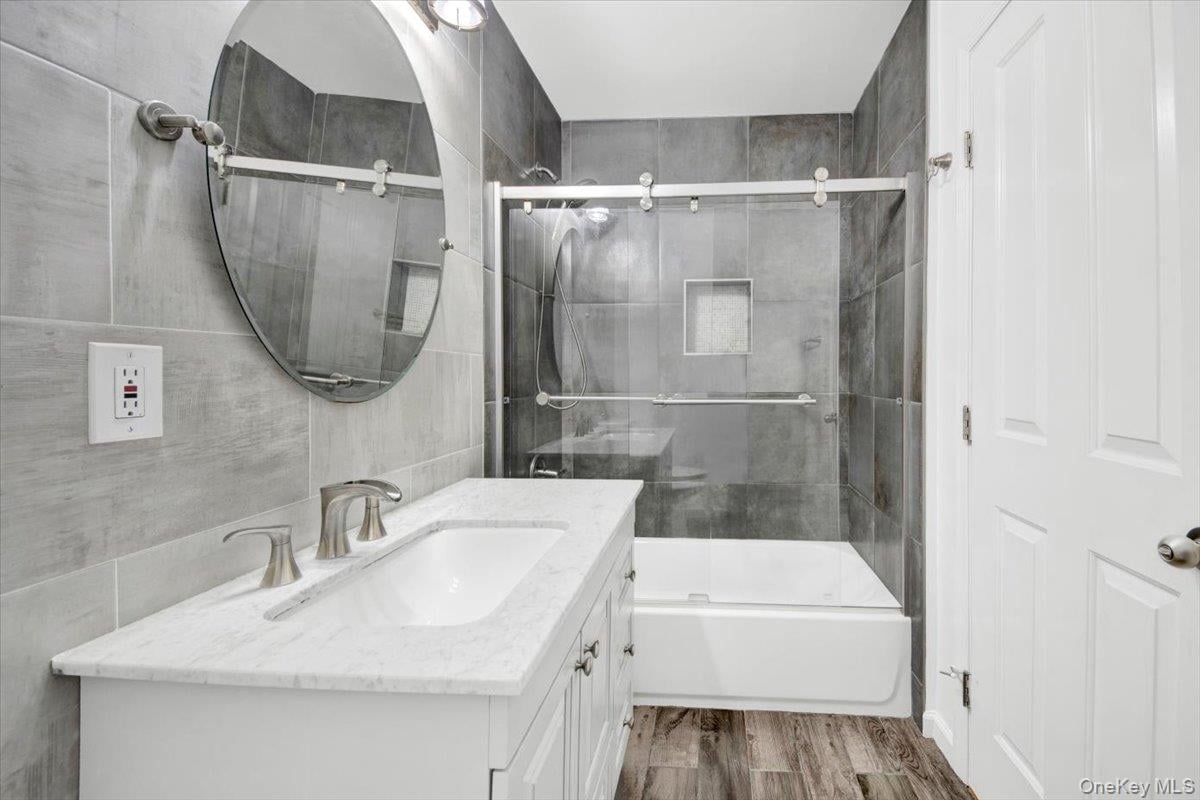 52 Sears Avenue Photo 4