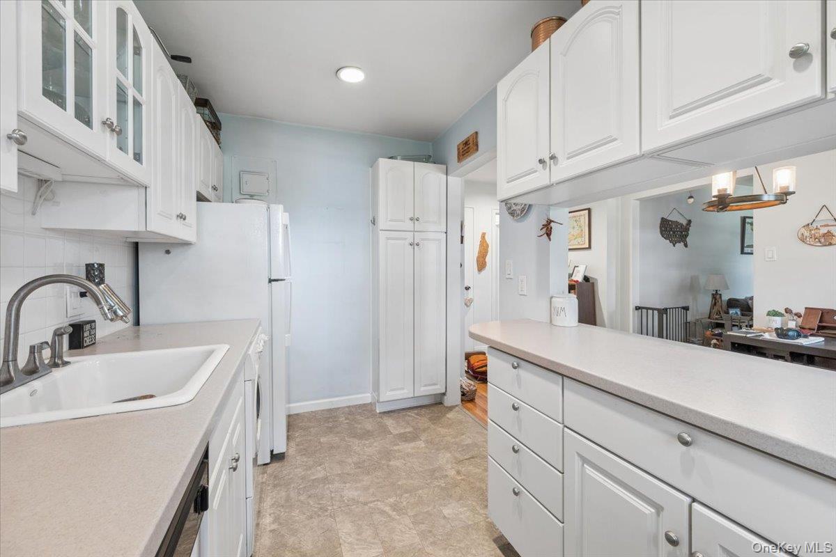 14 Manchester Road  #2L Photo 8
